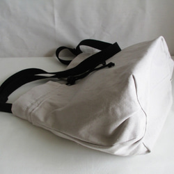 帆布の巾着型斜め掛けショルダーバッグ小サイズ（サンドグレー）「送料無料」 4枚目の画像
