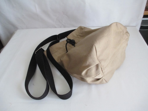 新・帆布の巾着型斜め掛けショルダーバッグ（キャメル）「送料無料」 6枚目の画像