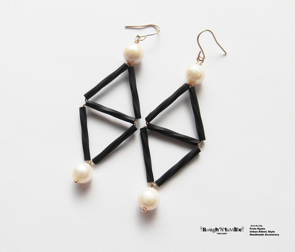 Black&pearl double triangle pierce 2枚目の画像