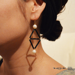 Black&pearl double triangle pierce 4枚目の画像