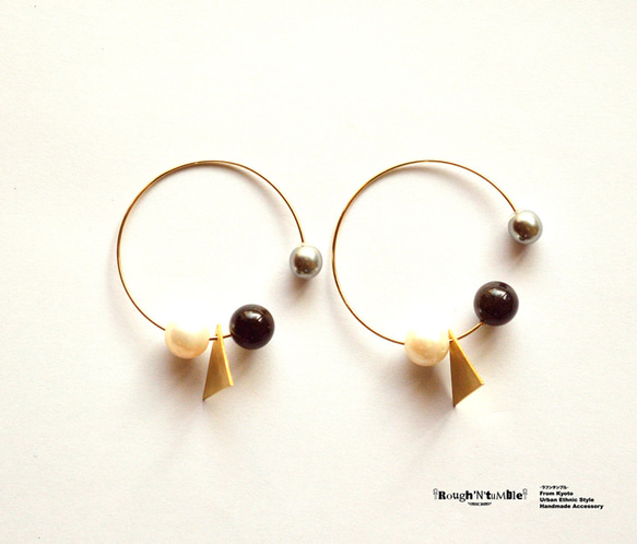 Triangle&3ball pierce black 第1張的照片