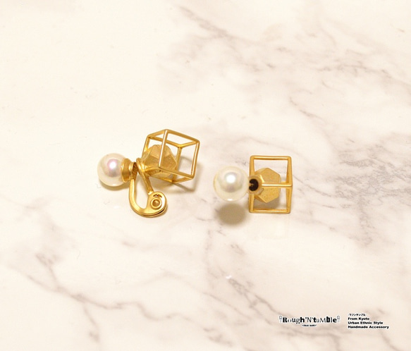 Cube catch pierce gold×pearl（片耳販売） 1枚目の画像