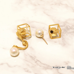 Cube catch pierce gold×pearl（片耳販売） 2枚目の画像