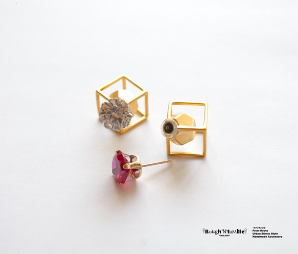 Cube catch pierce Gold×stone（單耳販售） 第2張的照片