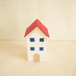 可愛い赤い屋根の小さいお家の置物 1枚目の画像