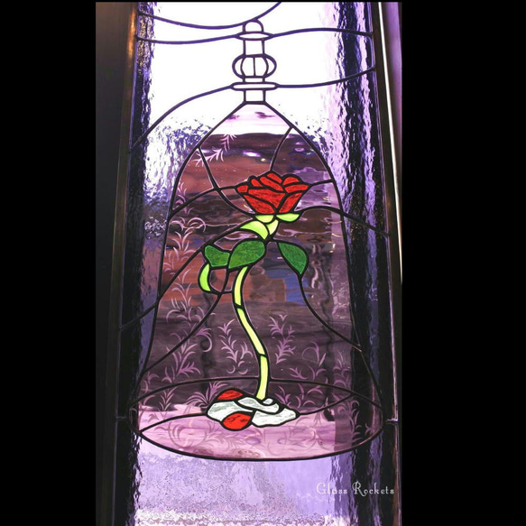 美女と野獣 モチーフの薔薇 ステンドグラスパネル 窓 ドア 壁 用 オーダー 6枚目の画像