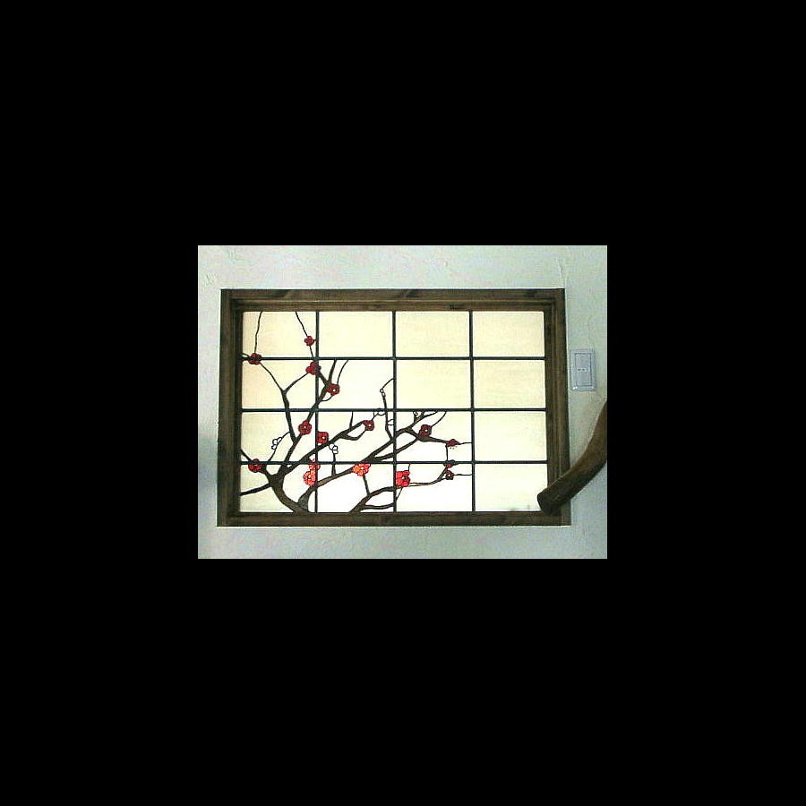 大型のステンドグラスのパネル