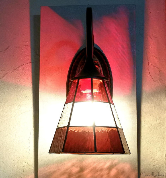 送料無料 １点物 レディッシュ ステンドグラス 壁 ブラケットライト ランプ 照明 2枚目の画像