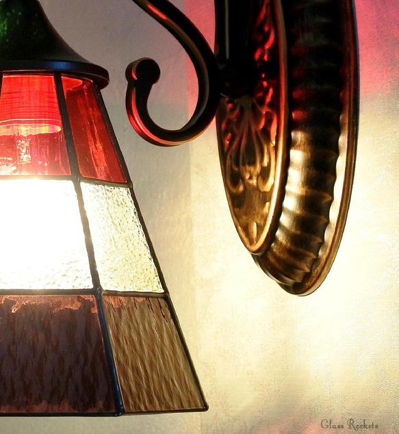 送料無料 １点物 レディッシュ ステンドグラス 壁 ブラケットライト ランプ 照明 3枚目の画像