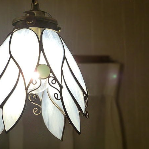 天使の白いらんぷ ステンドグラス 照明 ランプ ペンダント シーリング