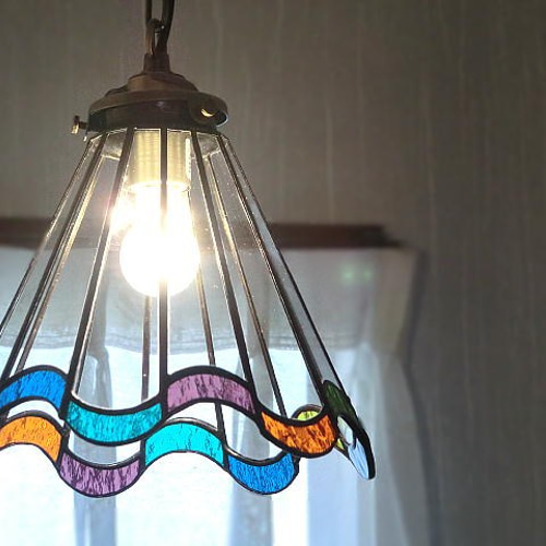 【希少品】大きなステンドグラス　ランプ　照明 Nijiiro Lamp のステンドグラスのテーブルランプ 木漏れ日