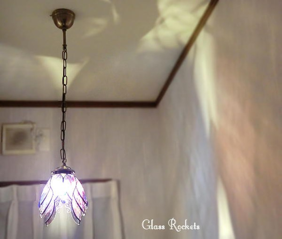 「天使の紫のらんぷ」 ステンドグラス 照明 ランプ ペンダント 2枚目の画像