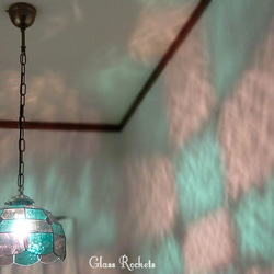 「フラワークロス」ペールパープル レトロ ステンドグラス ランプ 照明 ペンダント 3枚目の画像