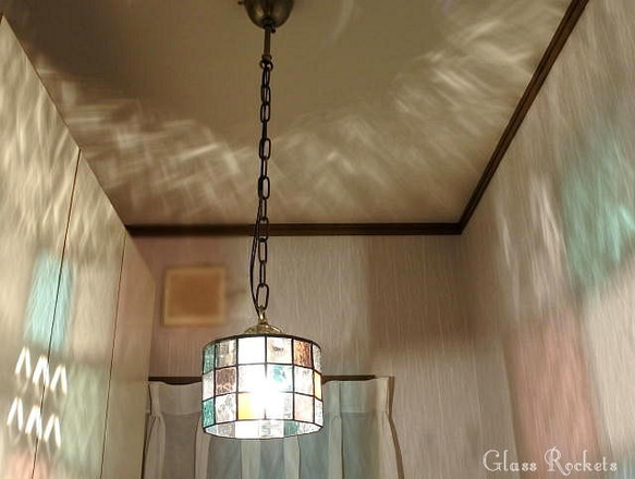 再販　1点物「 四角で丸いランプ 」 ステンドグラス 照明 ランプ ペンダント 4枚目の画像