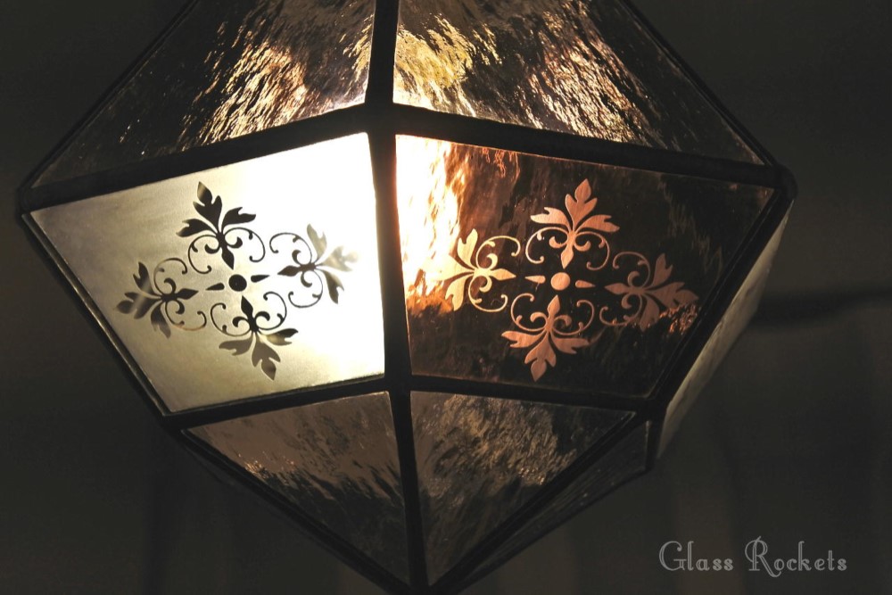 LED電球付き ユリの文様のランプ ステンドグラス ペンダント 照明 ライト LED電球付き ユリの文様のランプ ステンドグラス ペンダント 照明 ライト