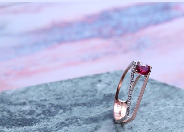 18Kゴールドは赤いリングになります