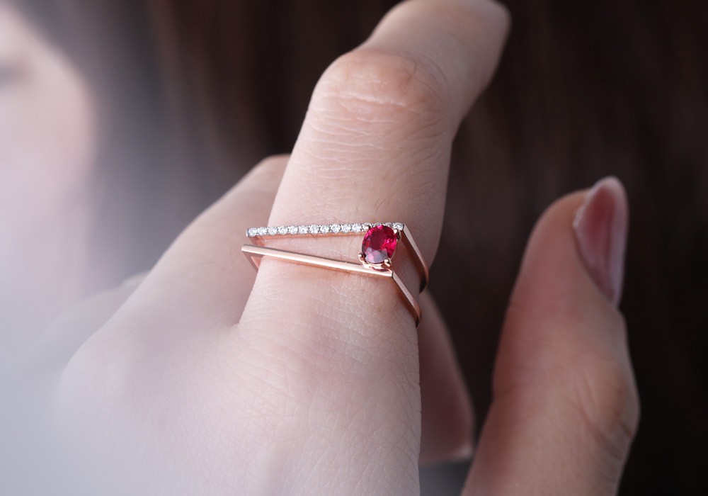 18Kゴールドは赤いリングになります