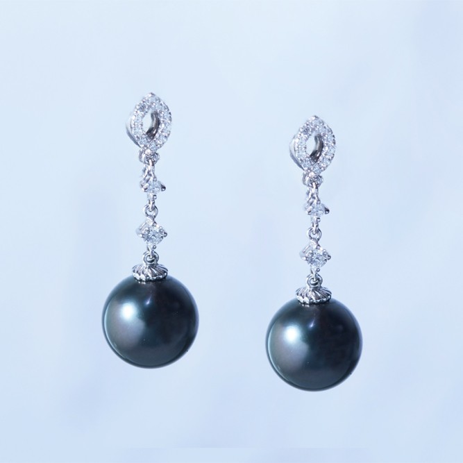 18Kゴールドナチュラルサウスシーパールピアス