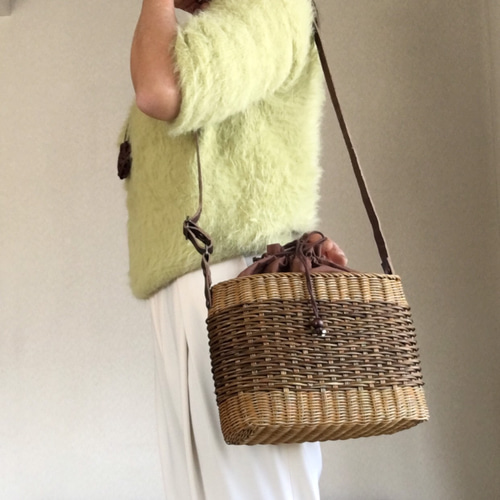 籐カゴショルダーバッグ( 長さ調節可能本革ベルト)巾着付き かご