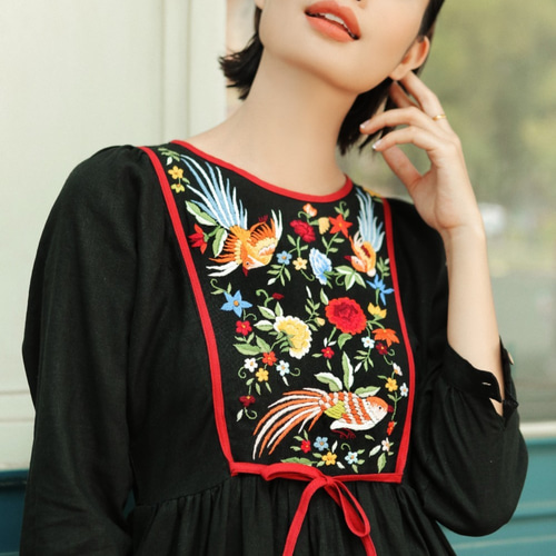 Black linen dress front embroidery、黒。ワンピース。手刺繍 Black linen dress front embroidery、黒。ワンピース。手刺繍