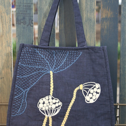 パッチワーク。 お花。手刺繍。ネイビーリネン。おしゃれトートバッグ