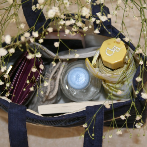 パッチワーク。 お花。手刺繍。ネイビーリネン。おしゃれトートバッグ