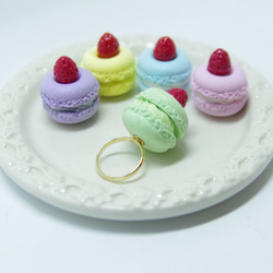 イチゴのせマカロンケーキのピンキーリング【ロリィタ、ゆめかわいいコーデに】 1枚目の画像