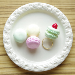 イチゴのせマカロンケーキのピンキーリング【ロリィタ、ゆめかわいいコーデに】 2枚目の画像