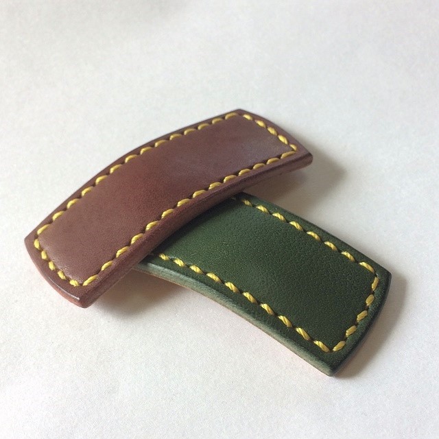 ホワイトのヘアピン　レザー　（湯~カ） 現品限り】レザーヘアピン【2個セット】 ヘアピン 櫻クラフト