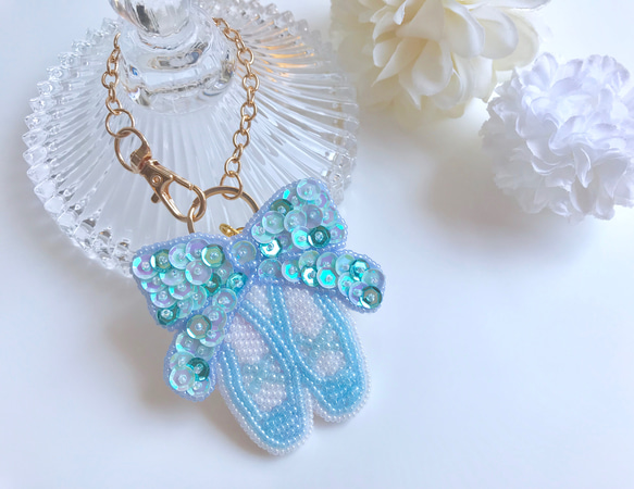 トウシューズのビーズ刺繍ブローチ/バッグチャーム(ブルー