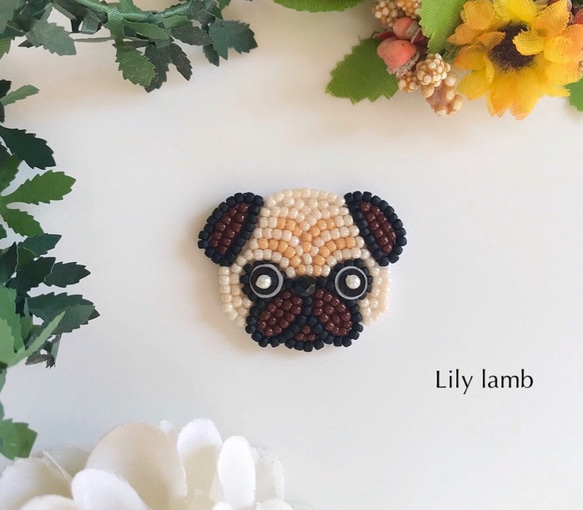 パグ/ビーズ刺繍の動物ブローチ【受注製作】 ブローチ Lily lamb 通販