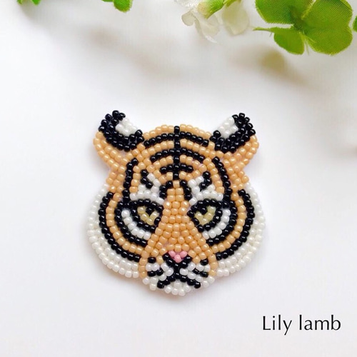 虎のビーズ刺繍作品 木製フレーム付き