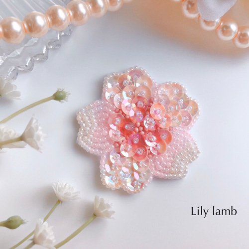 ミニ♡さくらのビーズ刺繍ブローチ【受注製作】 ブローチ Lily