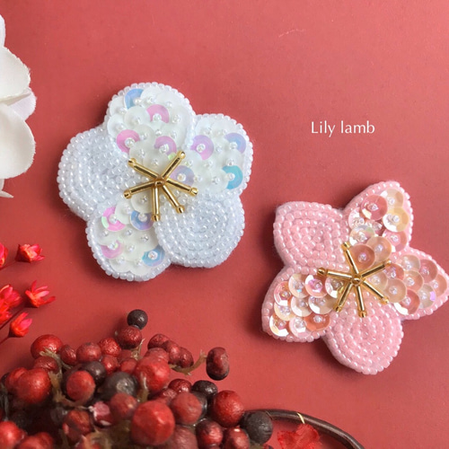 桃の花のビーズ刺繍ブローチ【受注製作】 ブローチ Lily lamb