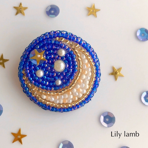 夜空に浮かぶお月様のビーズ刺繍ブローチorヘアゴム【受注製作