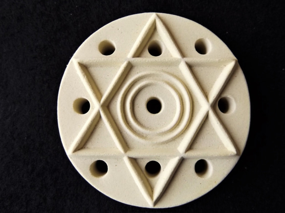 機能性セラミック奇瑞（きずい）（中）白系 釉薬なし 地場調整 波動