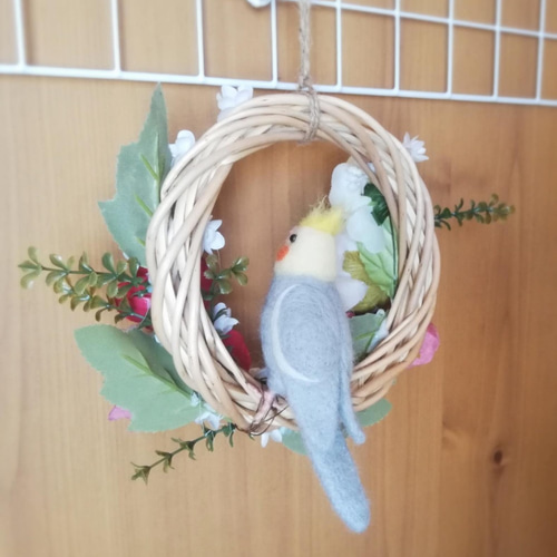 オカメインコとバラのリース 羊毛フェルト 羊毛フェルト もふぬこ 通販 