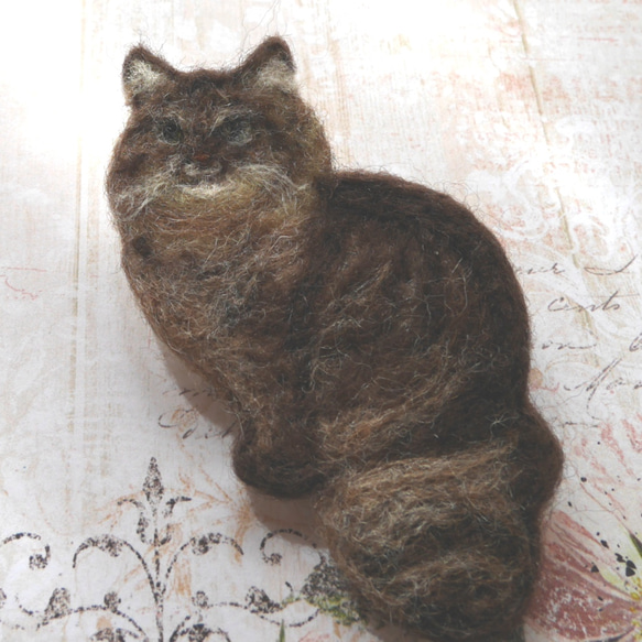 長毛猫の羊毛フェルトブローチ 4枚目の画像