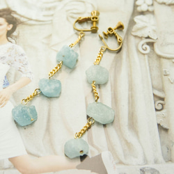 絕色系列-海藍寶石與黃銅工藝矽膠耳夾 第4張的照片