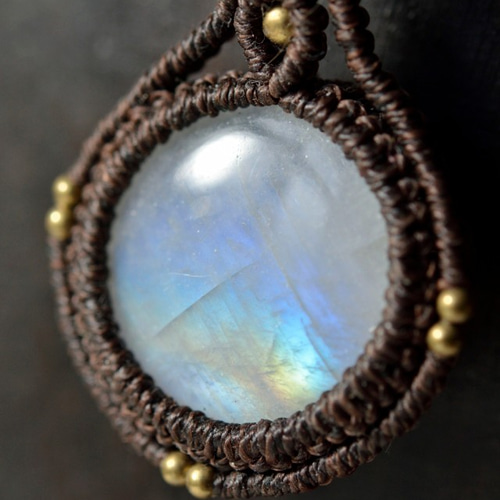 レインボームーンストーン マクラメネックレス ネックレス・ペンダント