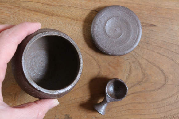 小さな塩壺（スプーン付） 4枚目の画像