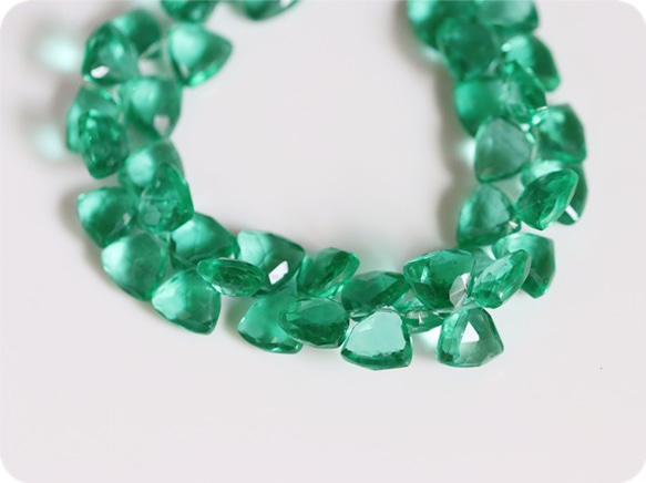 宝石質 トリリアント エメラルドグリーン 石英/クォーツ （2粒