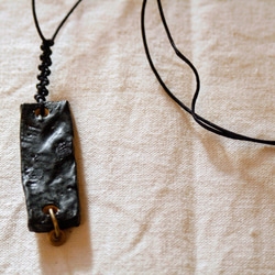 Aroma pendant 黒い型押し 1枚目の画像