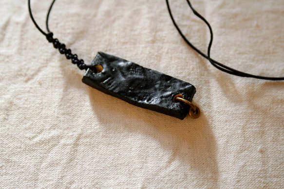 Aroma pendant 黒い型押し 2枚目の画像