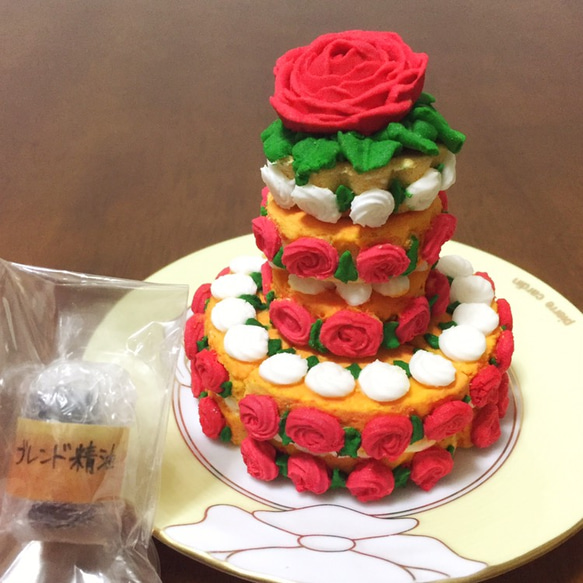 Rose garden　デコレーションケーキ　アロマ置物とブレンド精油 （セガトイズ×Creema コラボ企画 入選） 2枚目の画像