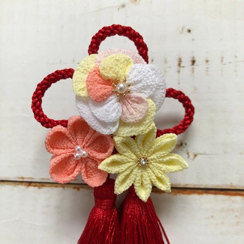 豪華なつまみ細工被布飾り　３才被布セット つまみ細工】重ね梅 白 被布飾り2点セット 七五三 3歳 ひなまつり 雑貨