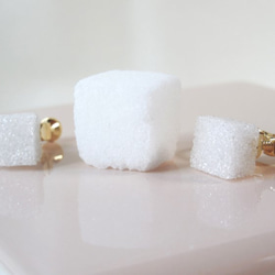 【商品番号：Y-01】角砂糖のイヤリング 2枚目の画像