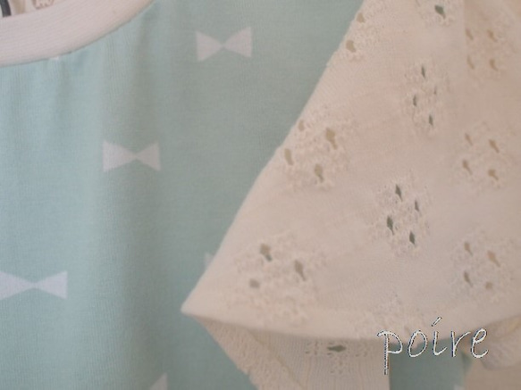 ホワイトリボン柄ミントブルーフレア袖Ｔシャツ　１４０ 3枚目の画像