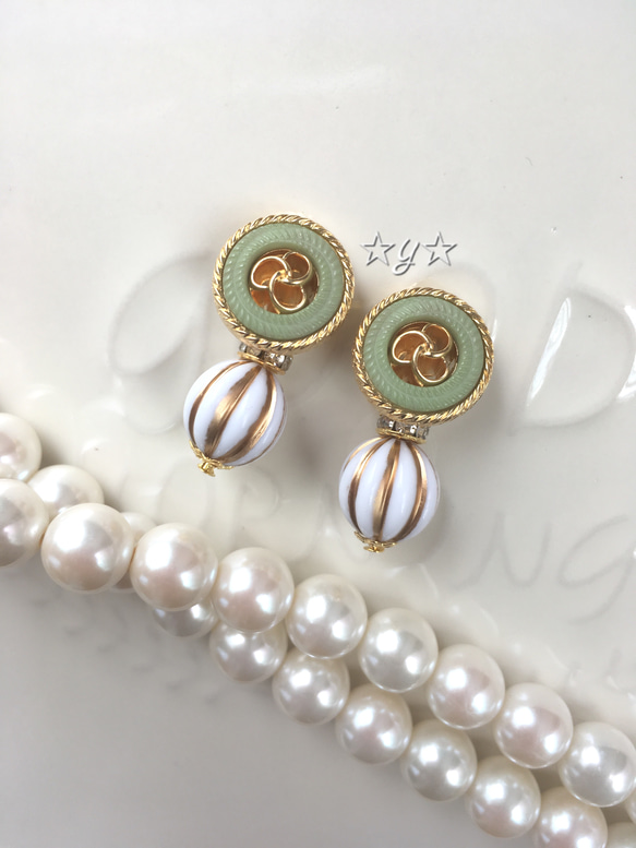 ☆Vintage Button☆パステルグリーンの大人可愛いピアス/イヤリング 2枚目の画像