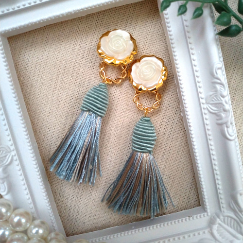 ☆Vintage☆ホワイトバラボタンのタッセルピアス/イヤリング ピアス 